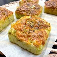 バジルandトリプルチーズフォカッチャ|みほままこさん