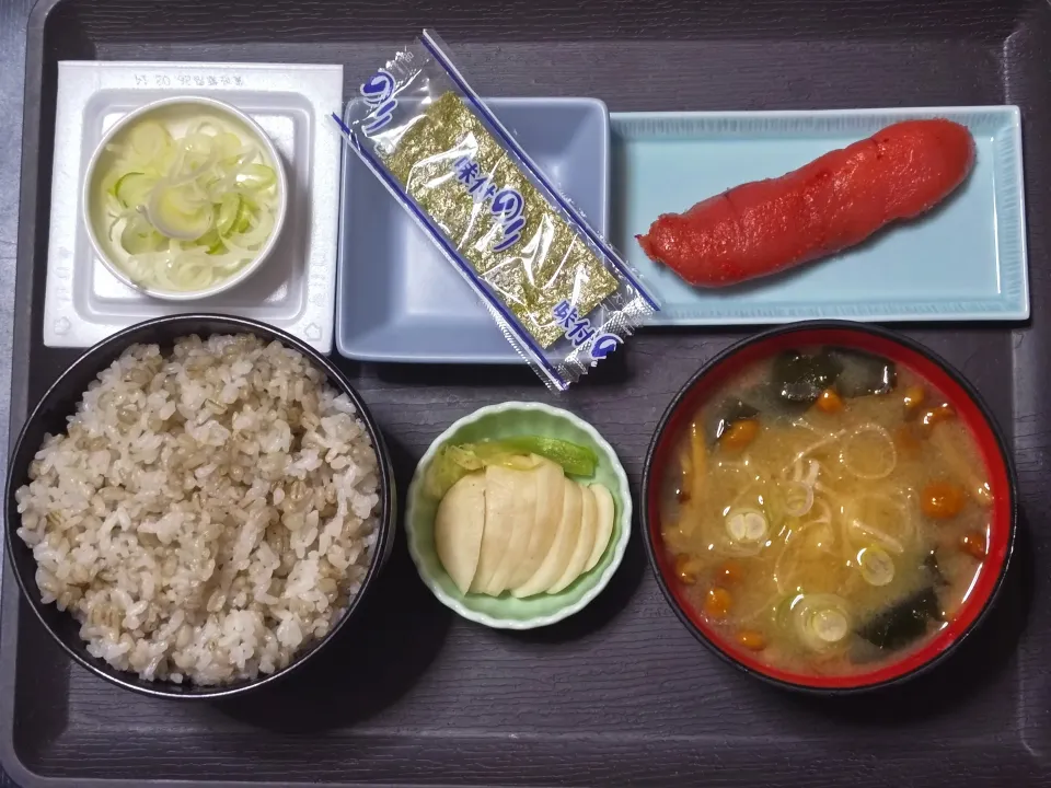 今日の朝ごはん（もち麦ごはんに辛子明太子、味付けのり、納豆、なめこ汁、かぶのぬか漬け）|Mars＠釜飯作り研究中さん