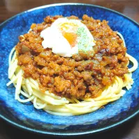 冷凍ハンバーグdeキーマカレーパスタ🤣🍛🍝|ソコツモノさん