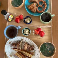 祝日の朝ごパン🩵|さくたえさん