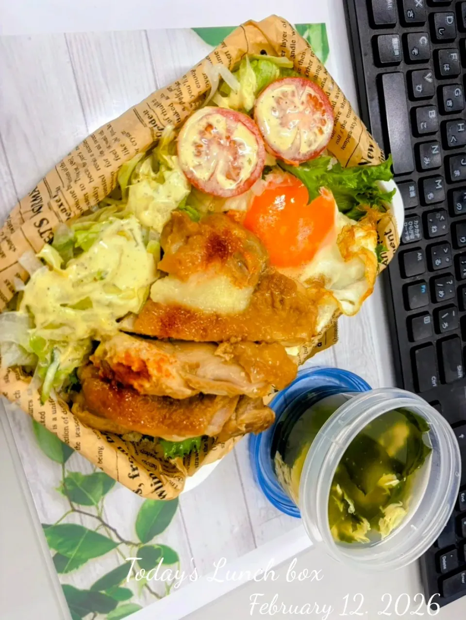 🍱🐓照り焼きチキンと🍳目玉焼き弁当🍱|TakeBooさん