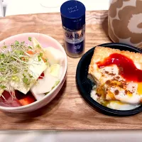 厚揚げ目玉焼き、浅漬けサラダ|さくらまるさん