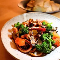 しじみとイカの、なんちゃってアクアパッツァ風🦑|kaeさん