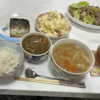 晩御飯☆豚汁☆キャベツのそぼろ炒め☆鯖☆昨日のカレー☆ポテトサラダ|Saharaさん