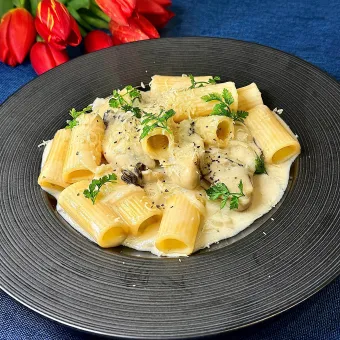 Snapdishの人気料理写真:牡蠣のクリームリガトーニ.⋆﻿𝜗𝜚 日生の牡蠣を食べに行きました𓂃܀𑁍