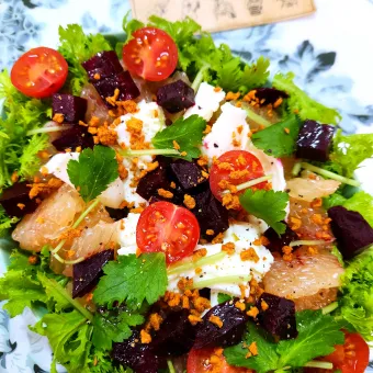 Snapdishの人気料理写真:🔷焼きビーツマリネとミルキーな🧀モッツァレラの前菜サラダ🥗🔷