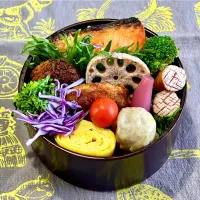 ヒレカツ、鮭、卵焼き