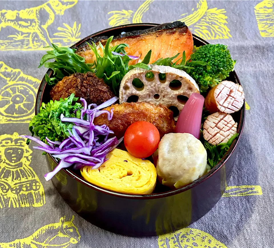 ヒレカツ、鮭、卵焼き|めみさん
