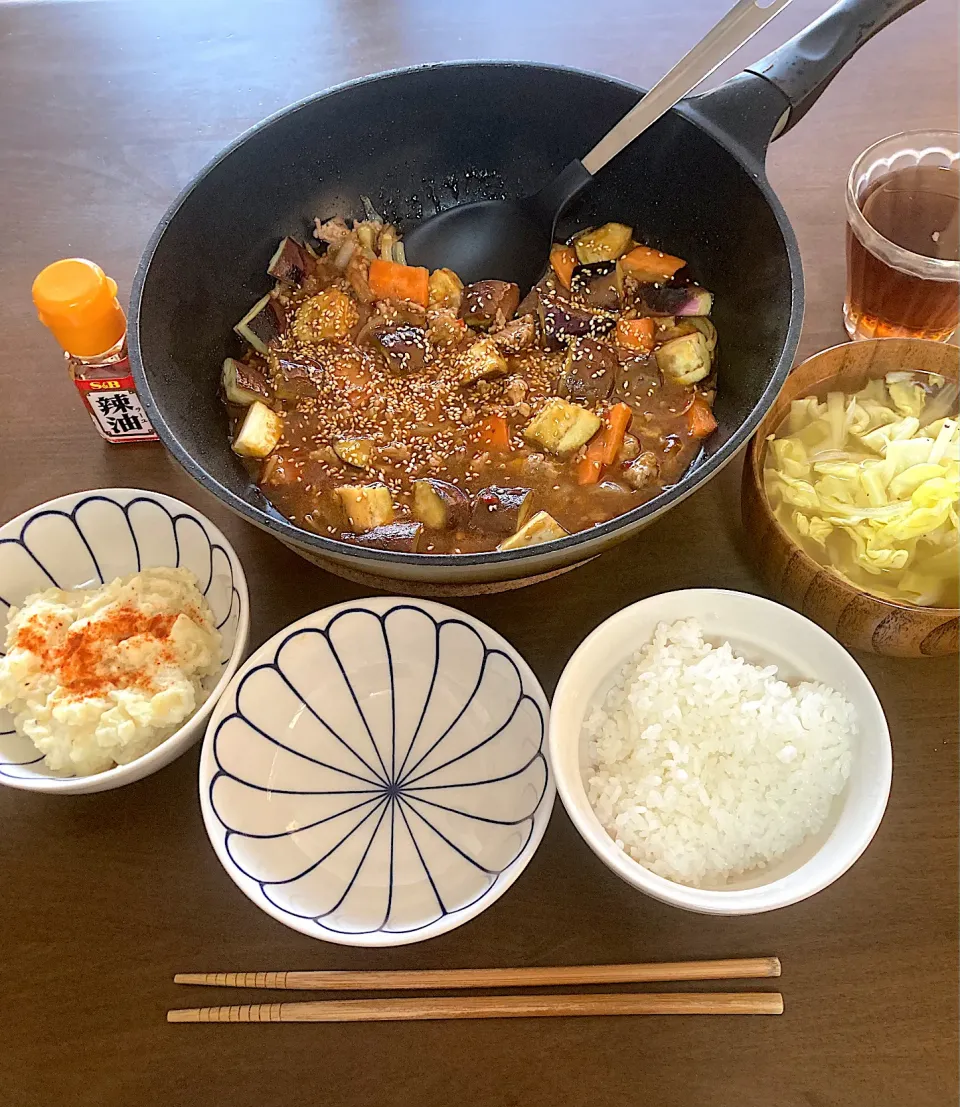 今日の晩ご飯　麻婆茄子、ポテサラ、キャベツスープ　インフルエンザによる療養４日目　今日も新陳代謝促進メニュー　豆板醤は勿論、麻辣醤も入れて痺れる辛さに仕上げました　ちなみにはやとは感染防止のため月曜夜に急遽帰りましたが、時既に遅く、今日病院でＢ型インフルエンザ陽性と判定されてしまいました。ごめんねはやと🙇‍♀️|なびさん