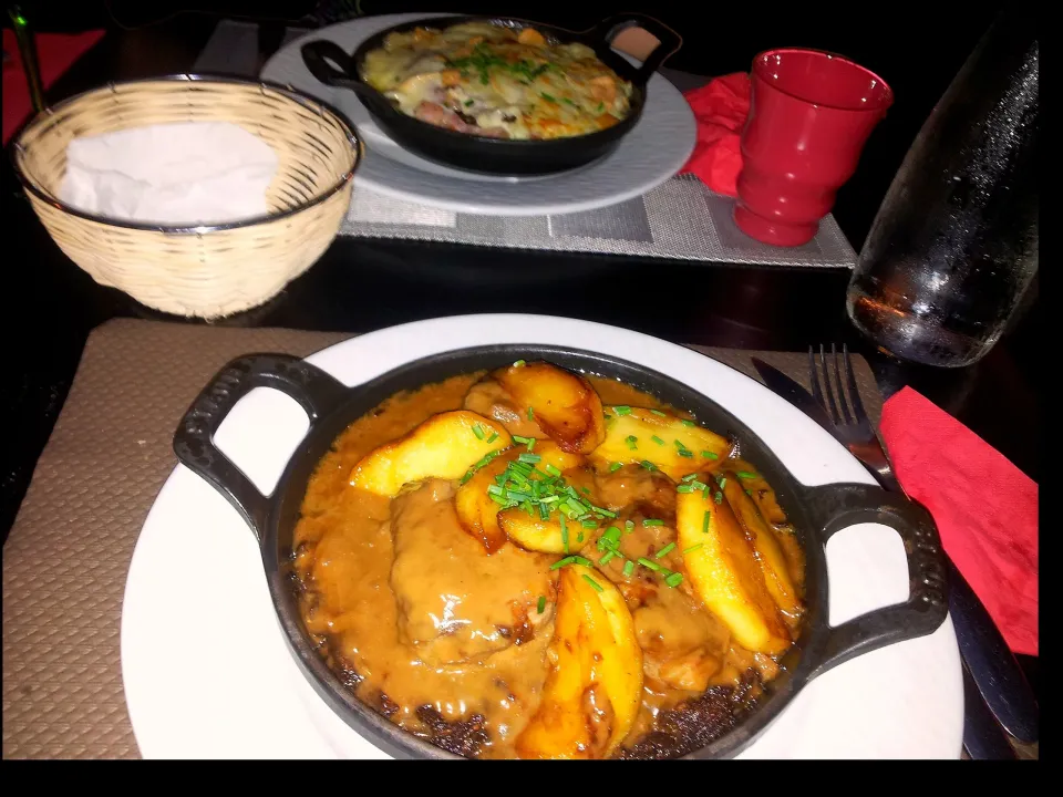 🇫🇷Beef fillet with morels in cream sauce and roasted potatoes🇫🇷|KWAII69さん