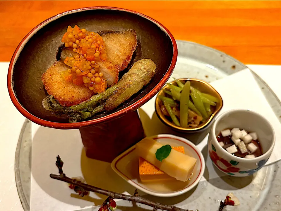 ①2月13日・［和食のコース😋✨］・前菜4種❣️（ピントがウドの天ぷらに...）|山勝さん