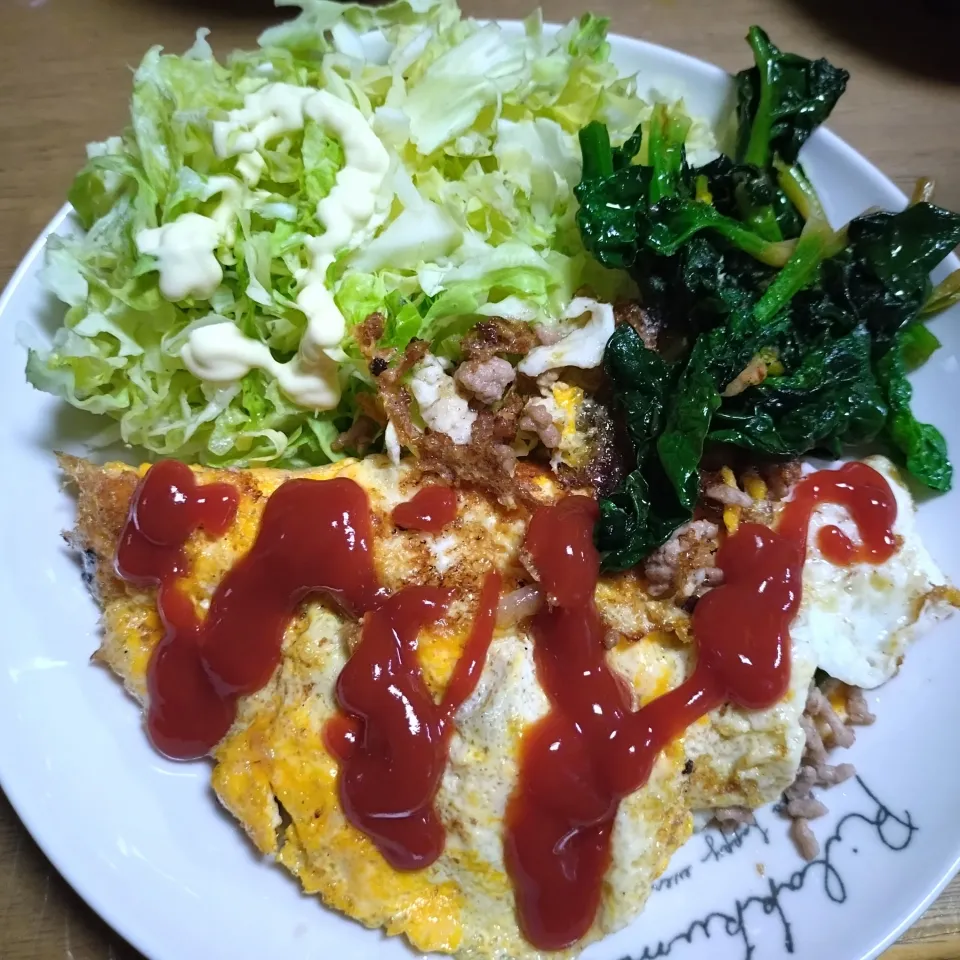 我が家の餃子の具みたいな奴が入ったオムレツ|さと♂さん