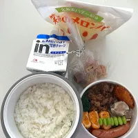 牛丼風
甘辛チキンカツ
焼売
卵焼き
シャウエッセン
ブロッコリー
枝豆
のり弁
エナジーゼリー×2
メロンパン
バレンタイン🧸🤎(姉から)|ayumomさん