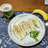 トーストサンドイッチ、野沢菜漬け、ホットコーヒー、バナナ(朝ご飯)|enarinさん