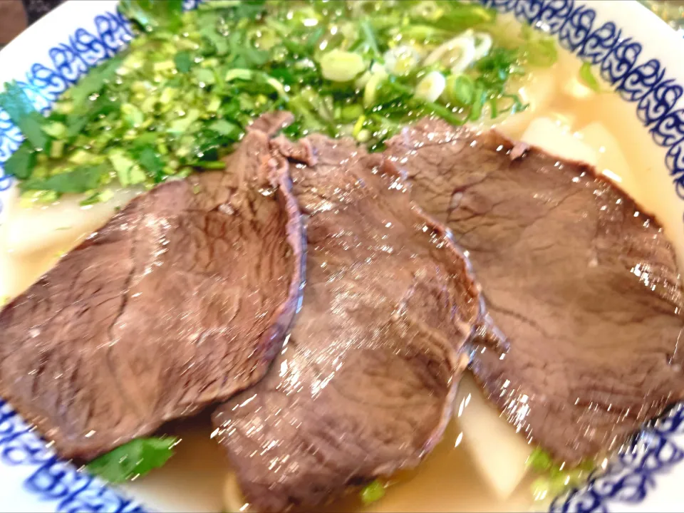 【2025年4月開業】 
【ハラル認証店】 
馬子禄 牛肉面 新宿店 
蘭州牛肉面 （麺の太さ：二細、1,050円） 
＋大根大盛 (200円) 
＠東新宿4分 
(JR新宿駅から徒歩10分)
26041
〈醤22塩8噌󠄀3タ2出2F2冷0チ1混1つ0〉|大脇さん