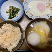 昼食　炊き込みご飯目玉焼き定食|ATさん