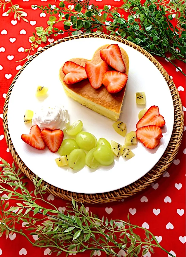 イチゴのパンケーキ🍓 Valentine Special♡|めいめいさん