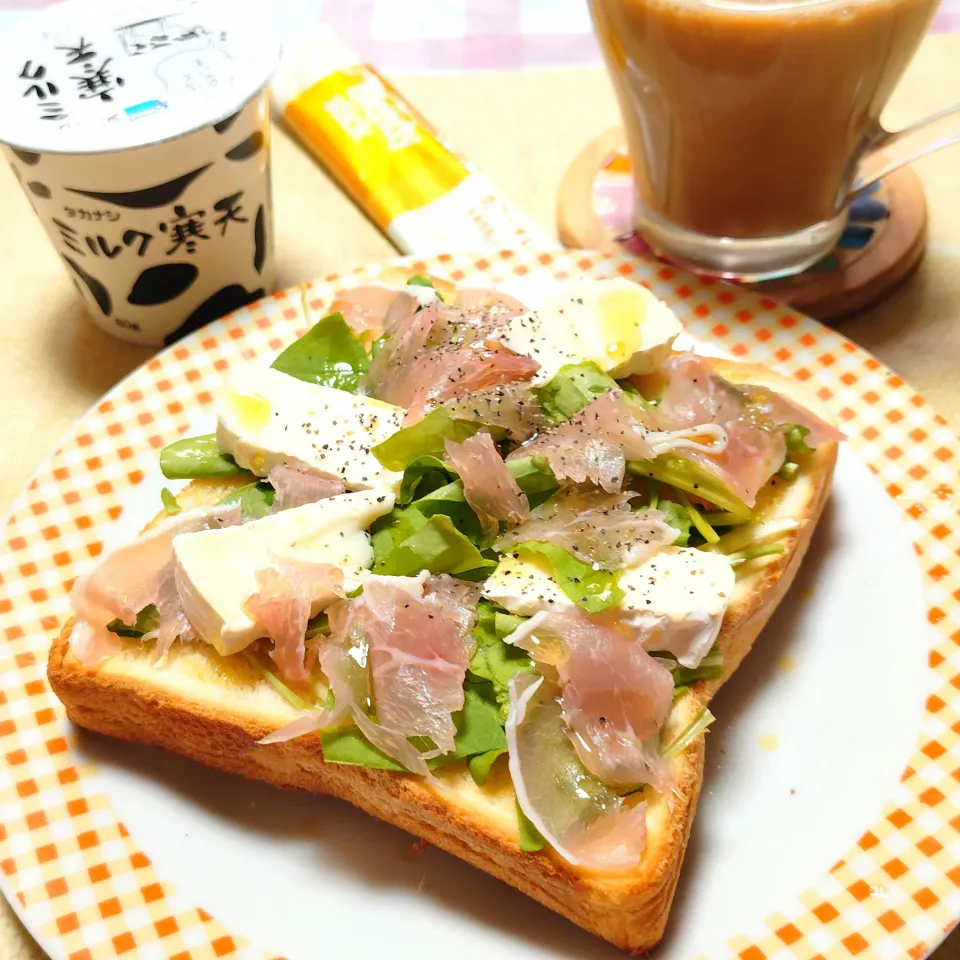 ベビールッコラのサラダトースト|うたかた。さん