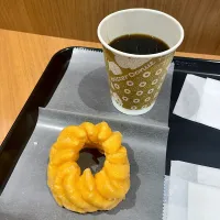 フレンチクルーラー w/ ミスドブレンドコーヒー|T. Wonderさん