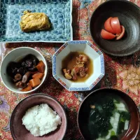 夕飯　卵焼き以外はレンチン　焼き鳥(缶詰),人参牛蒡(冷凍ストック)どんこの炊合せ、味噌汁(ワカメ&ダイコン)、トマト|はやとさん