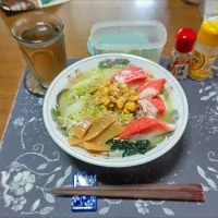 サッポロ一番塩らーめん、野沢菜漬け、烏龍茶(昼飯)|enarinさん