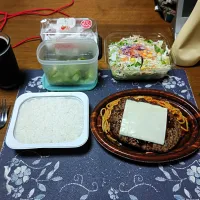パックご飯(2人前)、野沢菜漬け、コカ・コーラ、ナポリタン、チーズチキンハンバーグ、サラダ、苺のショートケーキ(夕飯)|enarinさん