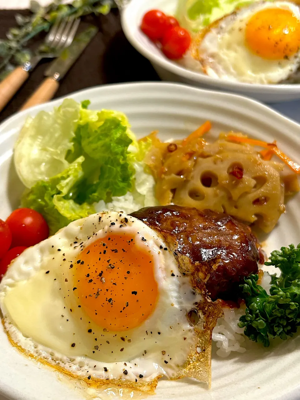 ロコモコプレートときんぴら蓮根|まなまな♡さん