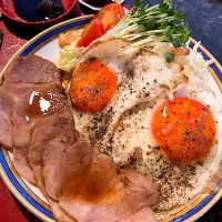 目玉焼きチャーシュー定食 ❤️頬張る|💍ごはん🍚さん