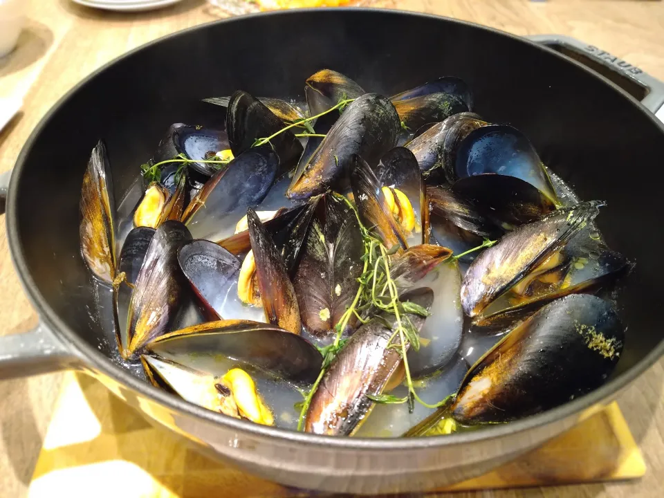 ムール貝のワイン蒸し|古尾谷りかこさん