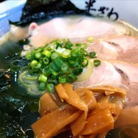 【本日の限定】
中華そば 半ざわ 
あさり出汁塩ラーメン (1,400円) 
＋わかめ (がんこ/覆麺智/花木共通
のメンバーカード提示で無料) 
―麺少なめ
＠西巣鴨2分
(JR板橋駅から徒歩13分)
26042
〈醤22塩9噌󠄀3タ2出2F2冷0チ1混1つ0〉|大脇さん