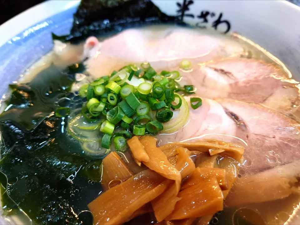【本日の限定】
中華そば 半ざわ 
あさり出汁塩ラーメン (1,400円) 
＋わかめ (がんこ/覆麺智/花木共通
のメンバーカード提示で無料) 
―麺少なめ
＠西巣鴨2分
(JR板橋駅から徒歩13分)
26042
〈醤22塩9噌󠄀3タ2出2F2冷0チ1混1つ0〉|大脇さん