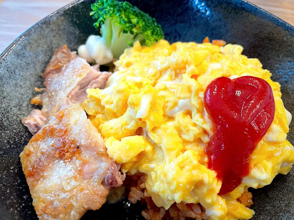 ふわとろオムライスとガーリックチキン|パパ手料理さん