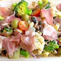 生ハムと2種のオリーブのバルサミコマスタードマリネ。|くろーぶやんさん