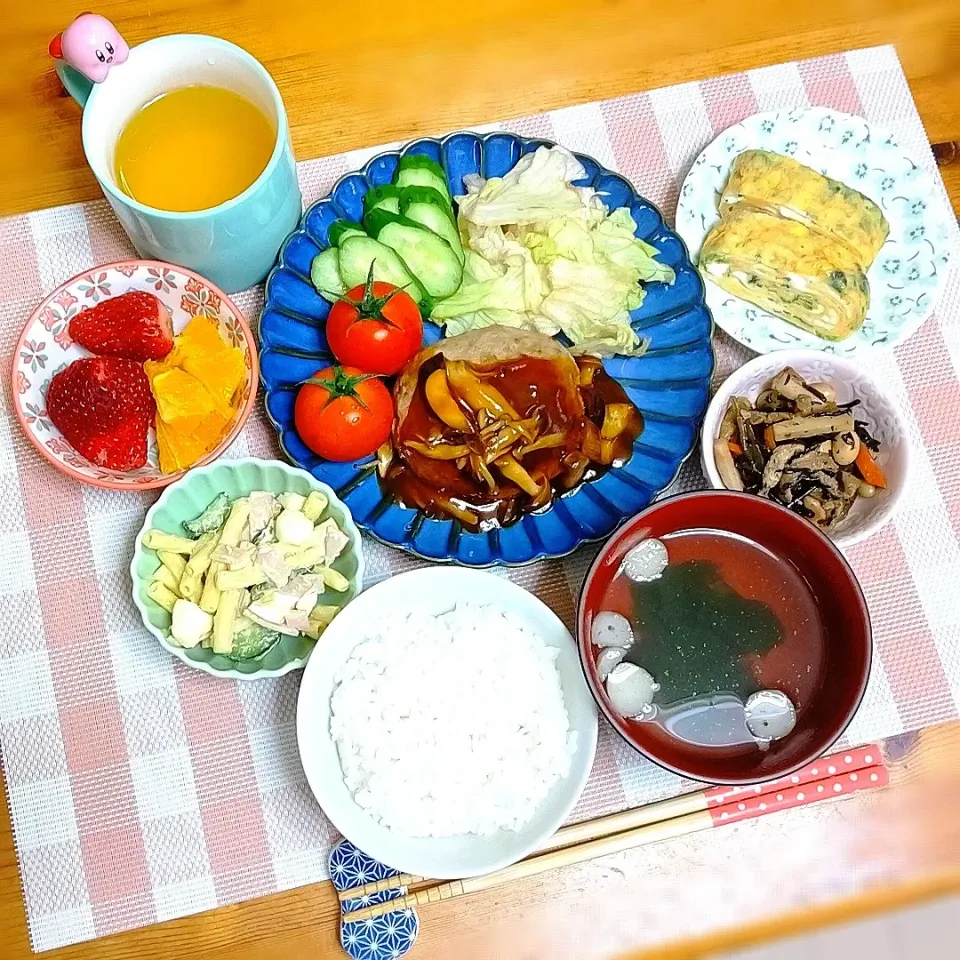 ちょっぴり中華風味のデミグラスソースハンバーグ🍚🥢|まゆめろさん