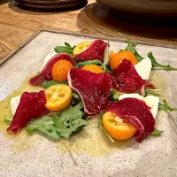 鹿の生ハムと金柑とモッツァレラチーズ