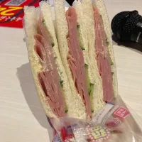 ローソン ハム50%増量  ハムサンド🥪|Kojiさん