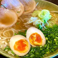 今日の麺好きランチは                                               「ニラ・もやしラーメン」