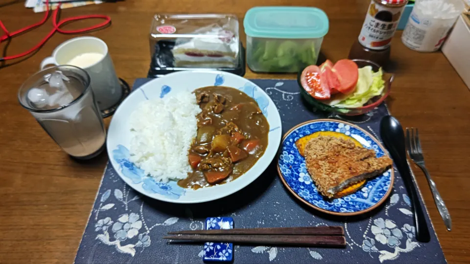 ポークカレーライス、ローストンカツ,かぼちゃの素揚げ、トマト,レタス、コーンポタージュスープ、日東紅茶 至福のとろける白桃＆黄金桃、苺のショートケーキ、焼き鳥、きゅうりの糠漬け(夕飯)|enarinさん