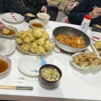 晩御飯_(:3 」∠)_☆天ぷら盛り合わせ（カリフラワー・鶏もも・さつま芋）☆豚キムチ☆みそ汁（白菜・玉葱・しめじ・揚げ）| Saharaさん