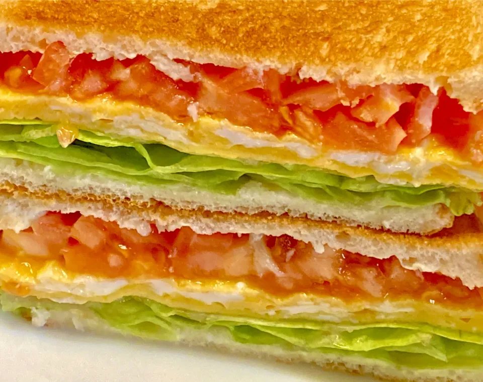 今朝は久しぶりに                                                           「トーストサンド(🥬🍳🍅)」|mottoさん