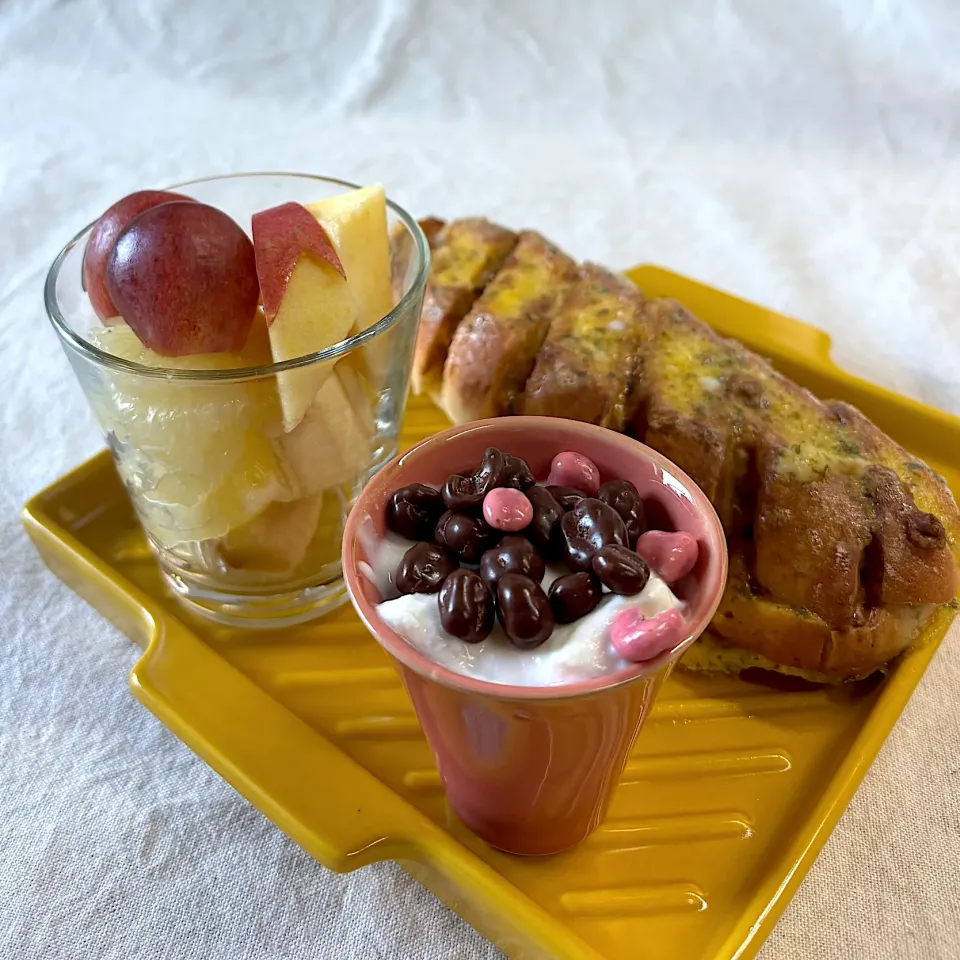 娘の朝ごはんヨーグルト|かっちゃん杉さん