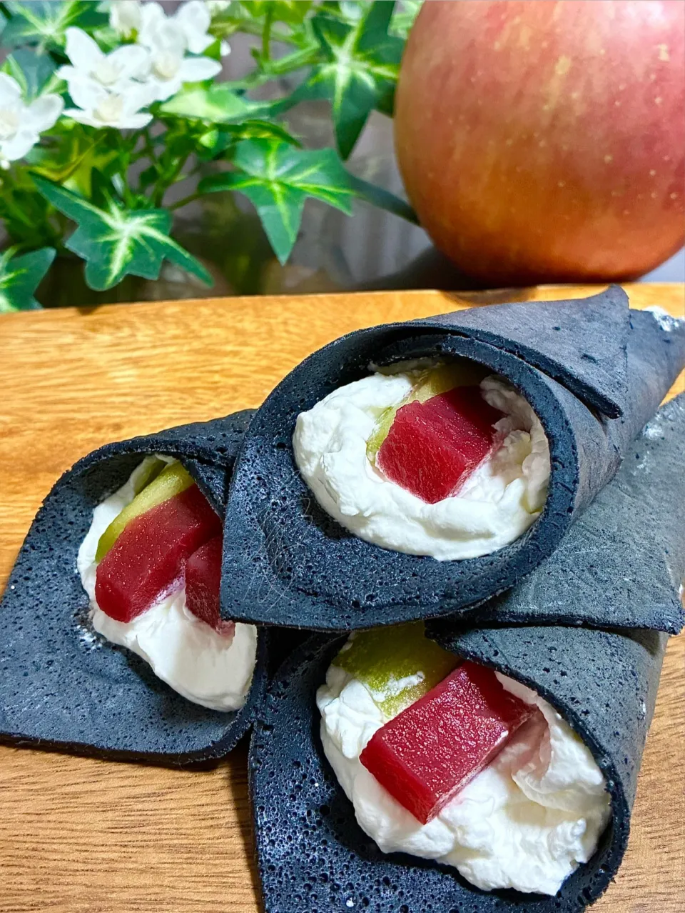 手巻き寿司みたいなクレープ🍎|あやめもちもちさん