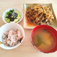 2026 0215　牛肉きんぴら　白菜のにんにくしょうが塩麹和え　豆腐とわかめのお味噌汁|いもこ。さん