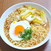 出前一丁に白菜と卵のせて|ナナさん