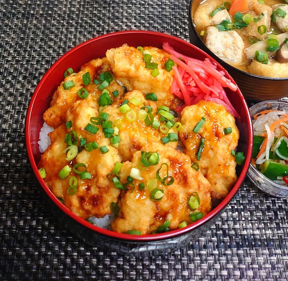 うなぎのタレのとり天丼定食でムスコの置きランチ|からあげビールさん