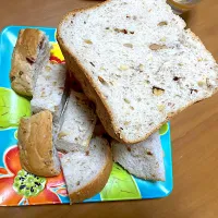 父が焼いたMIXナッツ食パン🍞|さくたえさん