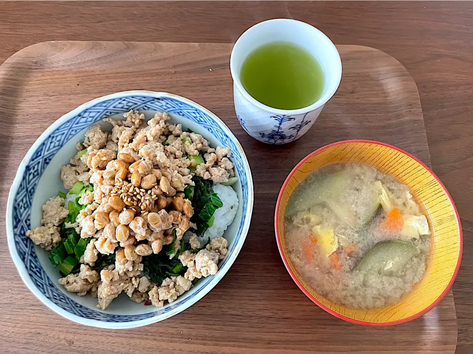 そぼろ丼のランチ☀️|みーぬさん