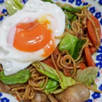 【目玉焼きon焼きそば】|琥珀さん