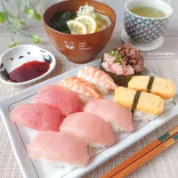 残ったマグロでにぎり寿司&ミニうどん|ゆずぽんさん