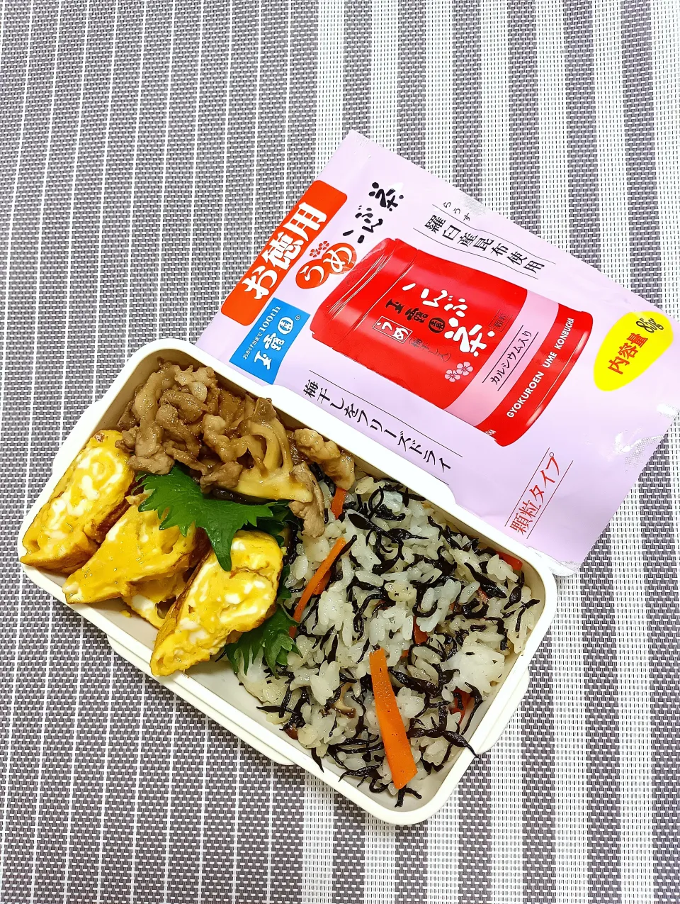 梅昆布茶で五目寿司弁当|あやもこさん